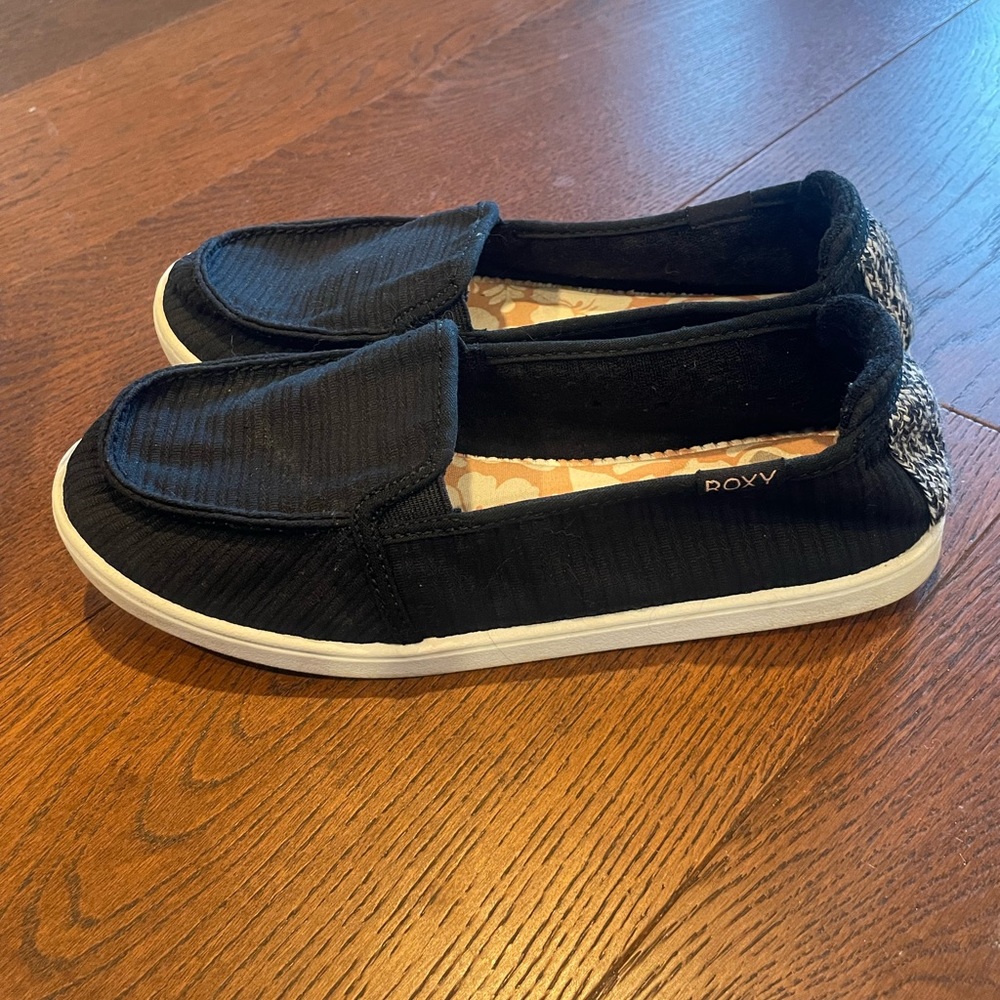 Roxy Minnow VII 8.5 Black slip on sneaker shoes